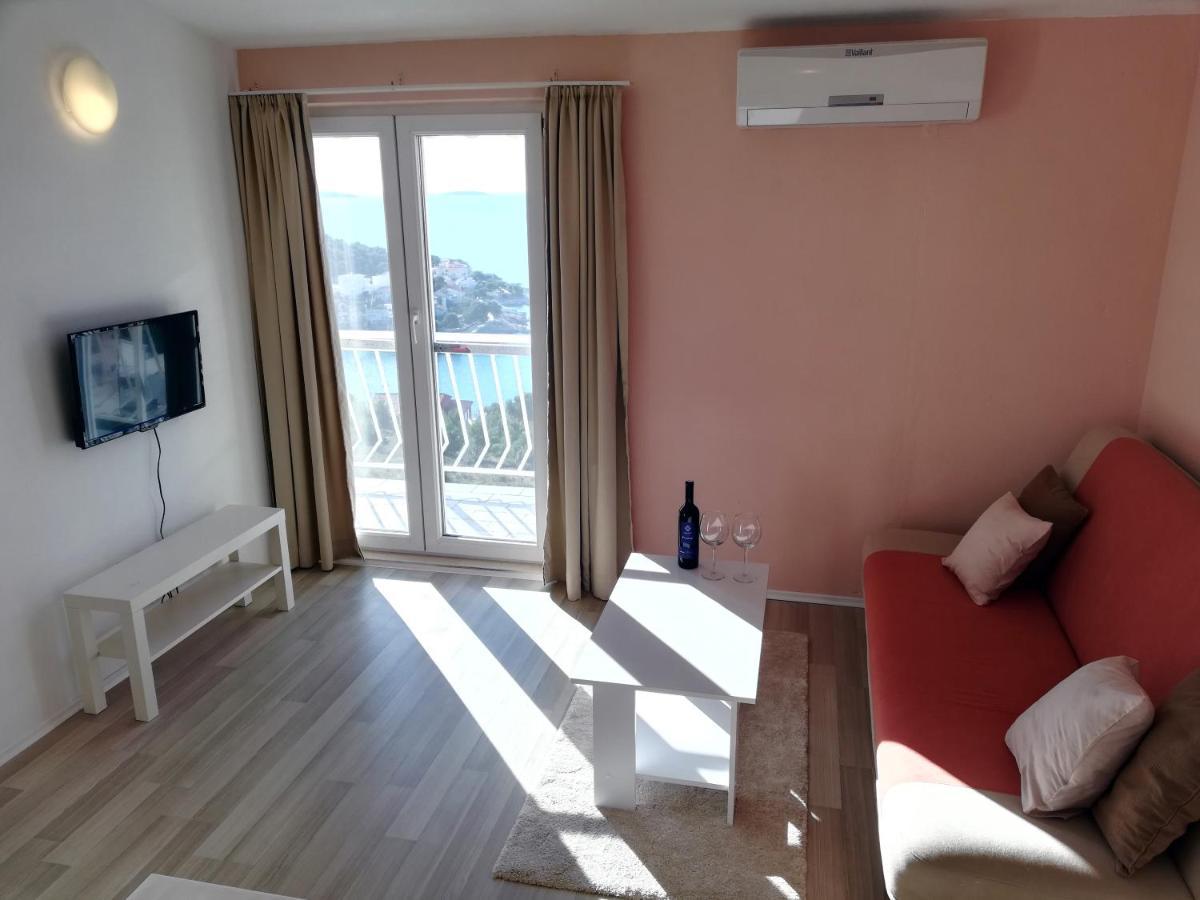 Your Place In Apartment